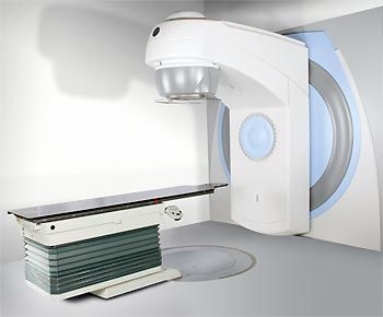 Radiation therapy linear particle accelerator / robotized positioning tables Compact™ Elekta