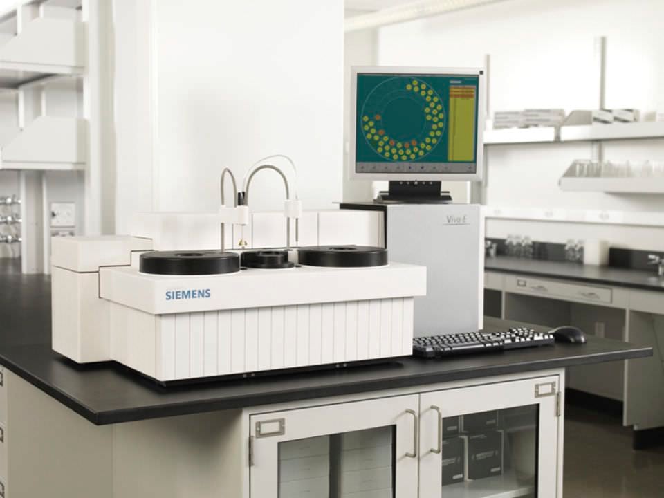 Automatic bench-top pharmacology and toxicology analyzer Viva-E® Siemens Healthcare