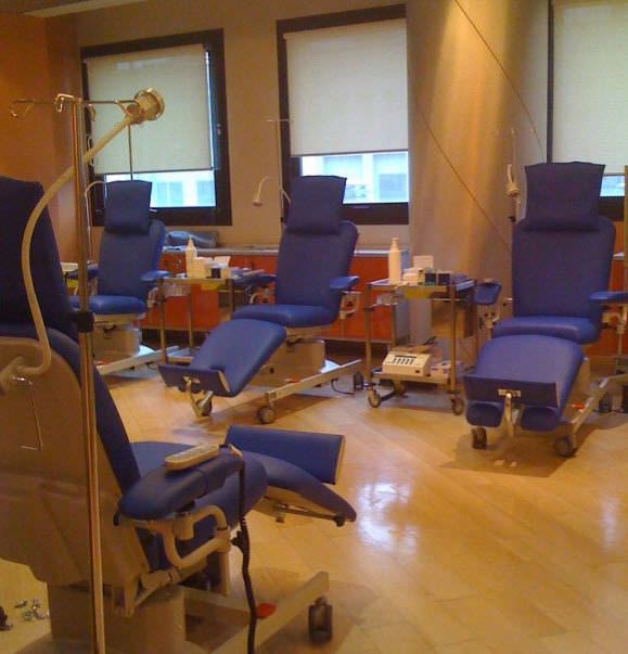 Electrical blood donor armchair / on casters / height-adjustable UniversalLine Transfusion Bionic Medizintechnik