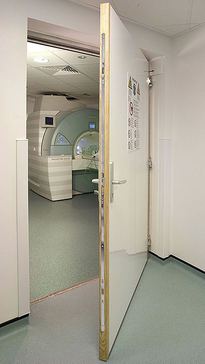 Swinging door / for MRI / RF-shielded Wardray Premise