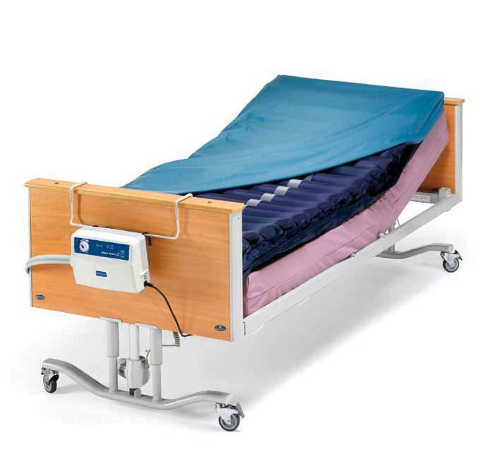 Hospital bed overlay mattress / anti-decubitus / dynamic air / tube Alpha Active™ 3 ArjoHuntleigh