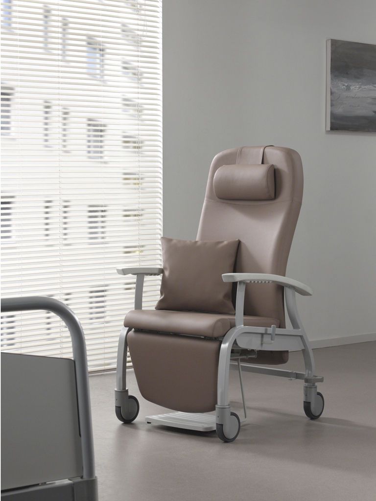 Reclining medical sleeper chair / on casters / with legrest / manual Fero 04749 Haelvoet