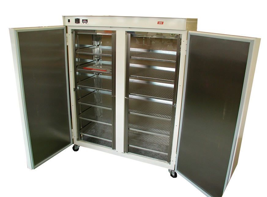 High-capacity laboratory incubator / 2-door 730 L | P33 LEEC