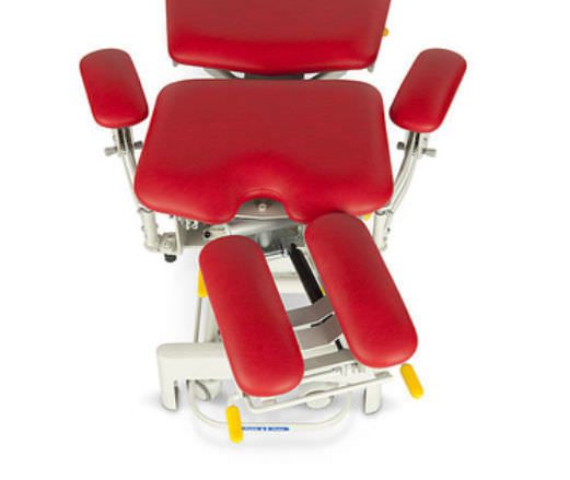 Electrical massage table / on casters / height-adjustable / 4 sections Manuthera Lojer