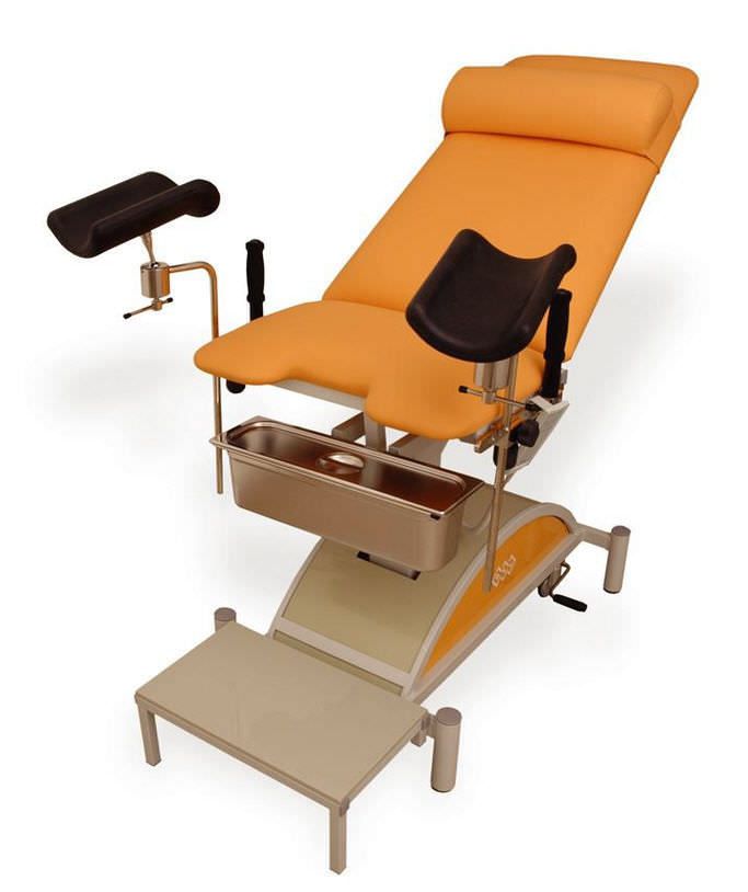 Gynecological examination chair / electrical / height-adjustable / 2-section BTL-1500 T015.001v100 BTL International