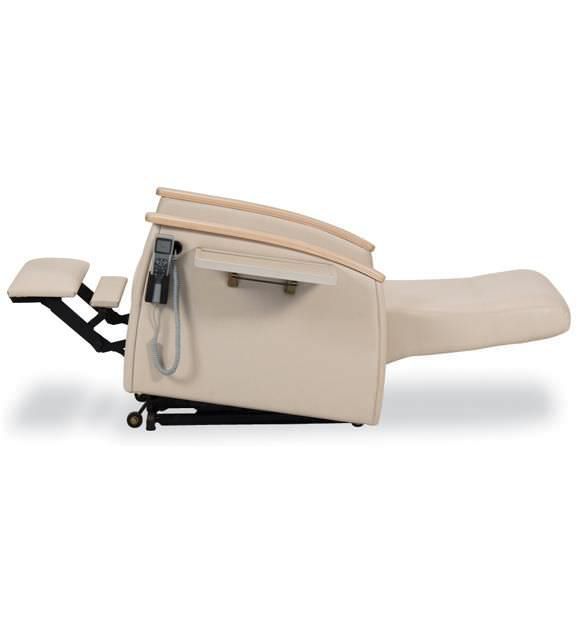 Reclining medical sleeper chair / electrical Care series Oncology Care 615-25M IoA Healthcare
