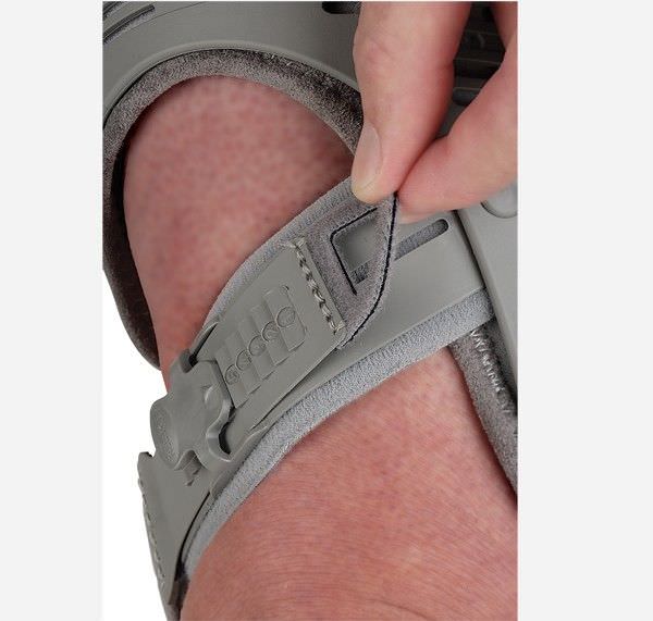 Knee orthosis (orthopedic immobilization) / knee distraction (osteoarthritis) / articulated Unloader One® Össur