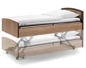 Nursing home bed / electrical / on casters / 4 sections Carisma LINET