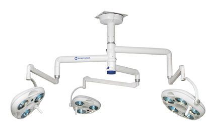 Halogen surgical light / ceiling-mounted / 3-arm MERILUX TRIO Merivaara