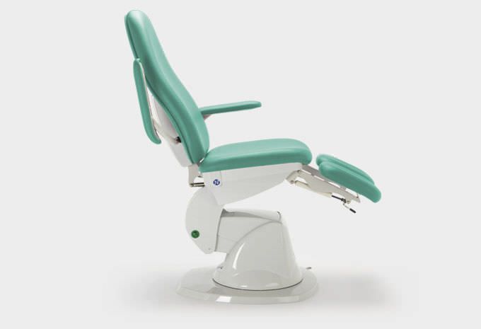 Podiatry examination chair / electromechanical / height-adjustable / 3-section DELTA NAMROL