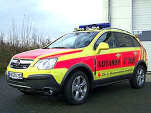 Surgical emergency medical ambulance / 4x4 Opel Antara C. Miesen